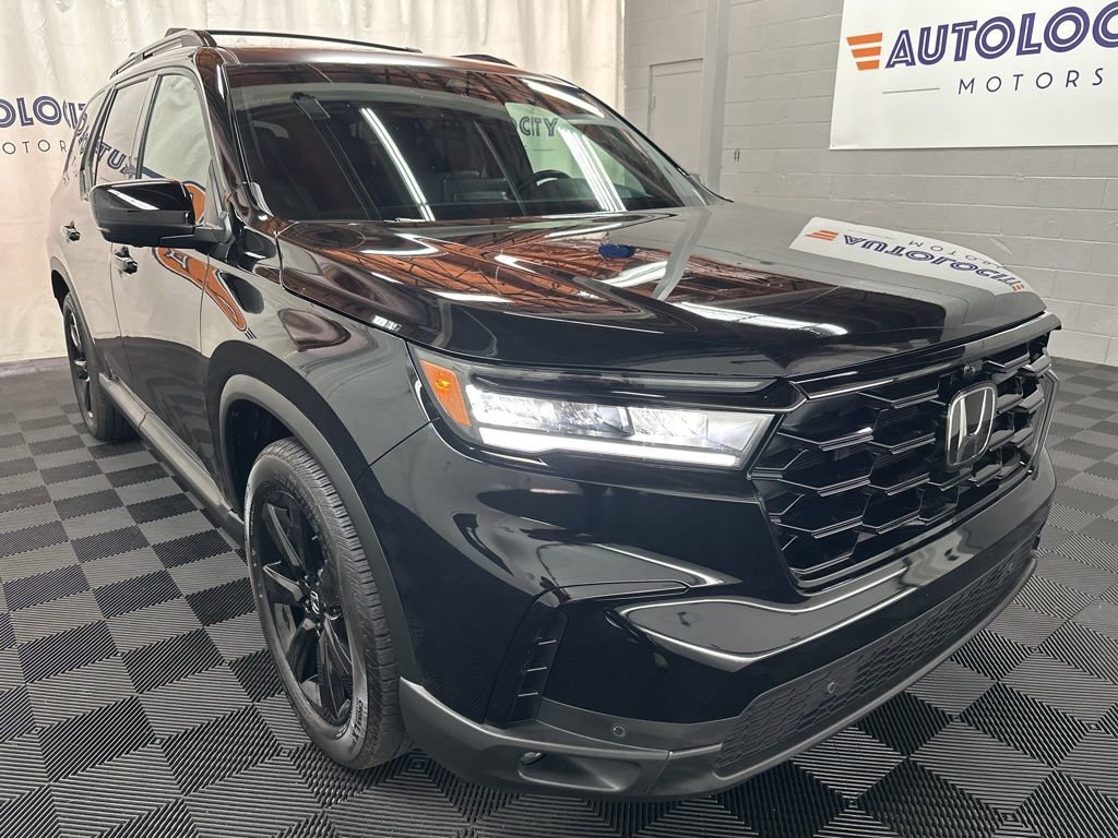 Used 2025 Honda Pilot Black Edition image 2