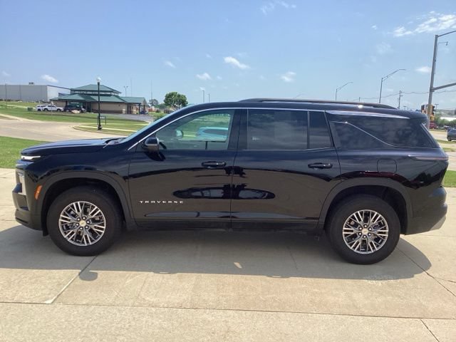 Used 2025 Chevrolet Traverse LT AWD/4WD image 2