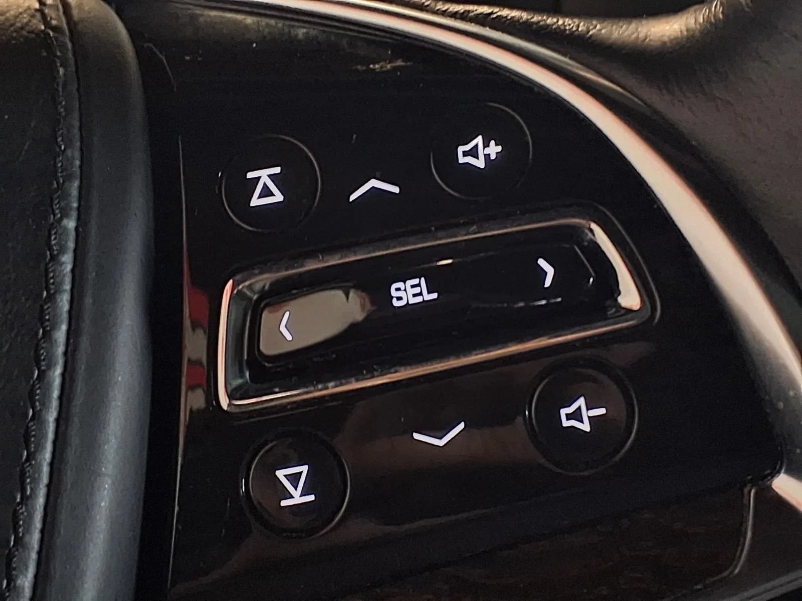 Used 2015 Cadillac Escalade ESV Platinum AWD/4WD image 30