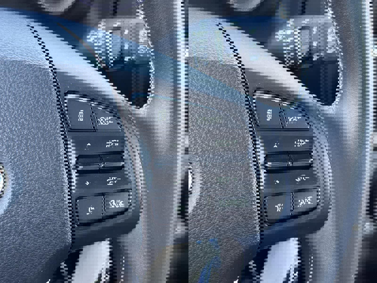 Used 2022 Hyundai Venue SEL image 24