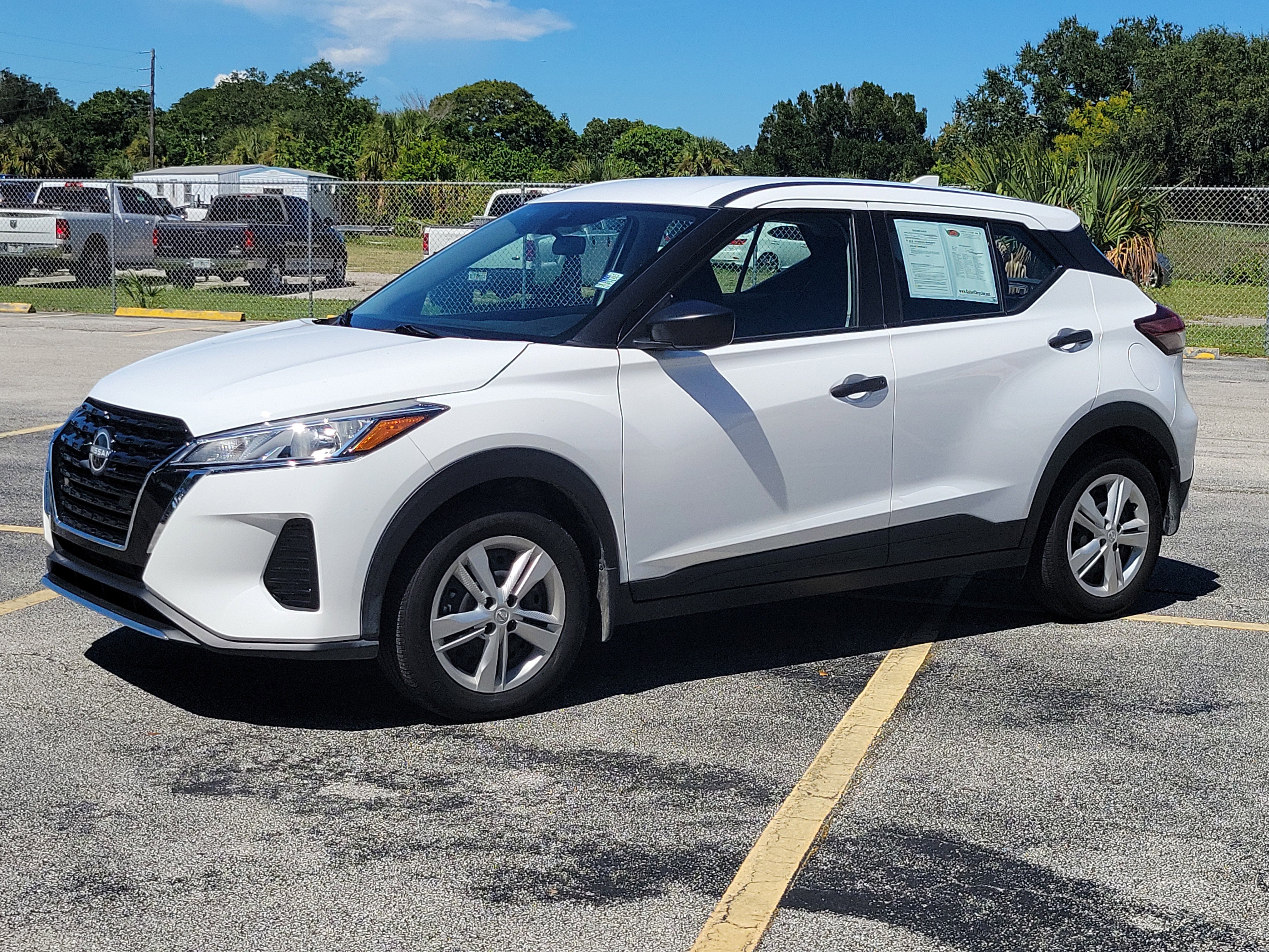 Used 2023 Nissan Kicks S FWD image 3