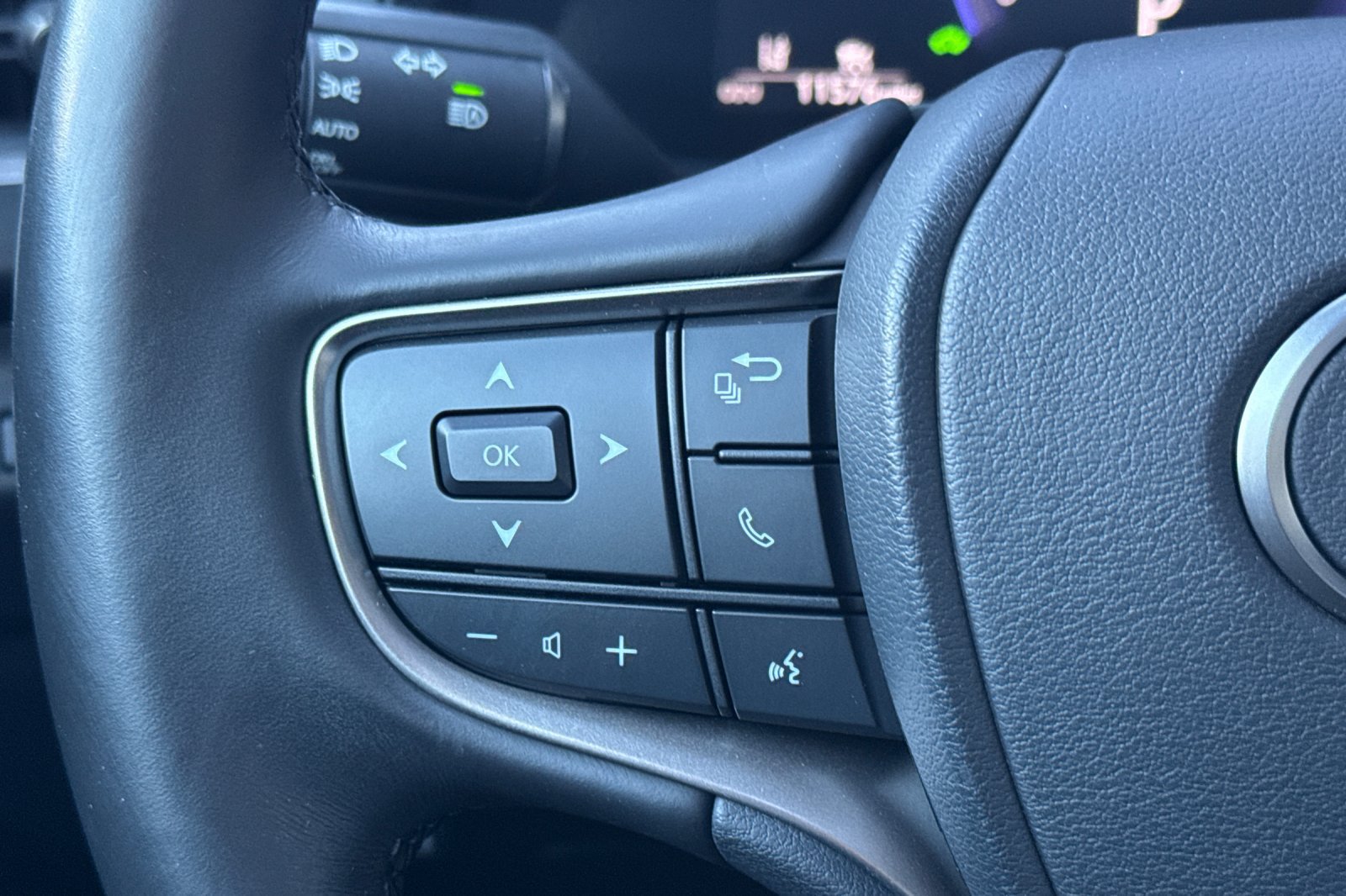 Used 2025 Lexus UX 300h FWD w/ Accessory Package (Z2) image 26