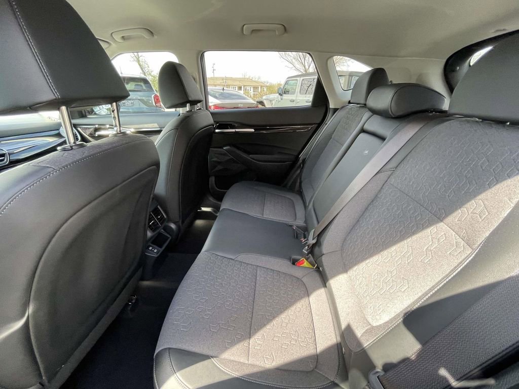 Used 2025 Kia Seltos X-Line AWD/4WD image 23