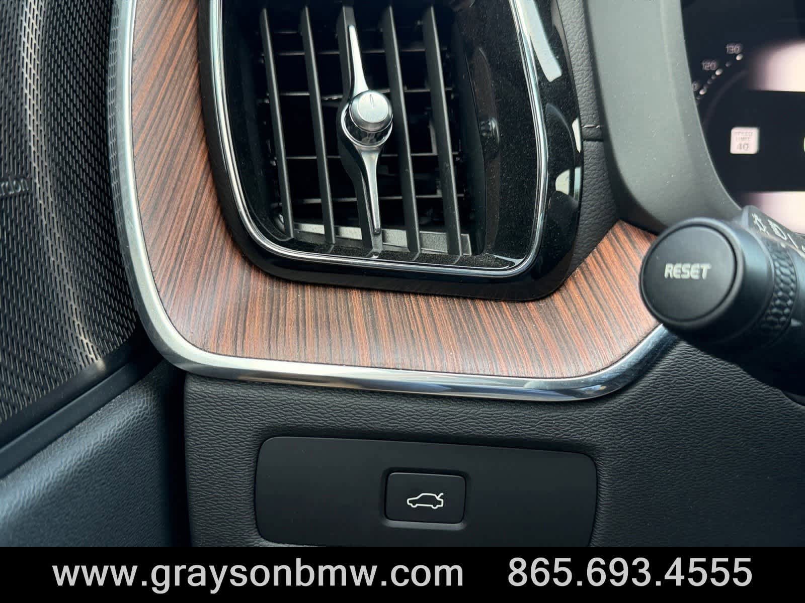 Used 2023 Volvo XC60 B5 Ultimate w/ Protection Package Premier FWD image 22