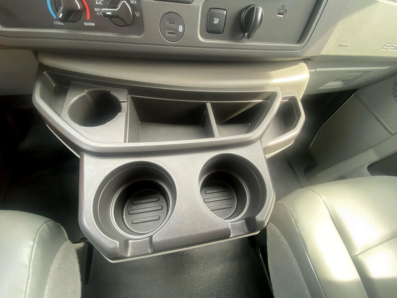 Used 2024 Ford E-350 and Econoline 350 Super Duty w/ Power Windows & Locks Group image 34