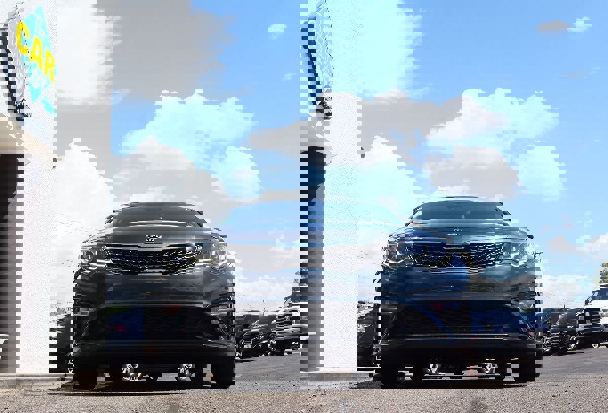 Used 2020 Kia Optima LX image 17