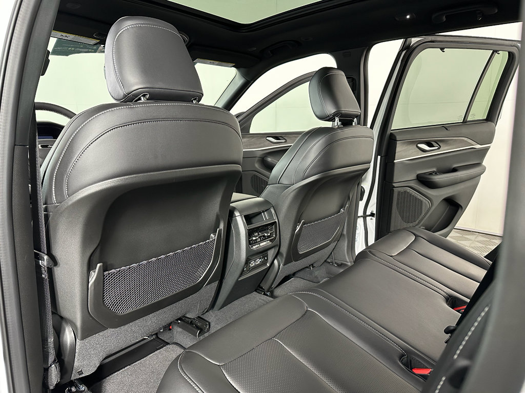 New 2025 Jeep Grand Cherokee Limited image 24