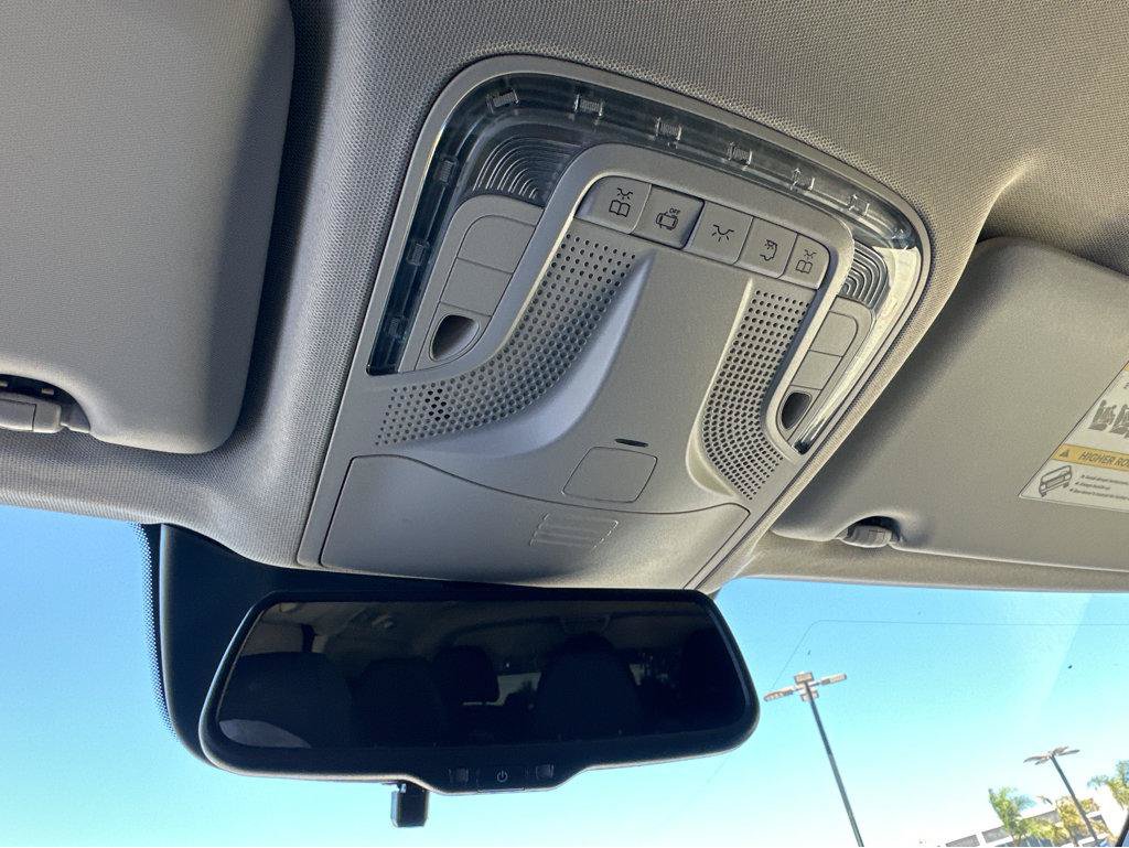 Used 2016 Mercedes-Benz Metris Passenger image 24