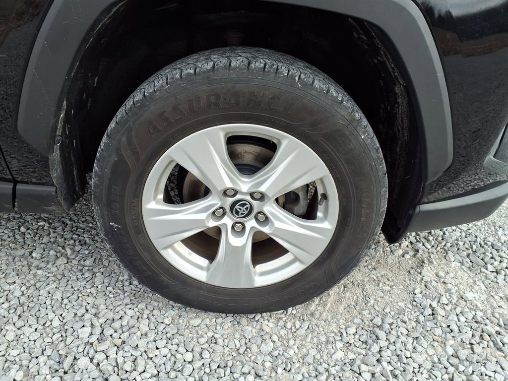 Used 2020 Toyota RAV4 XLE AWD/4WD image 33