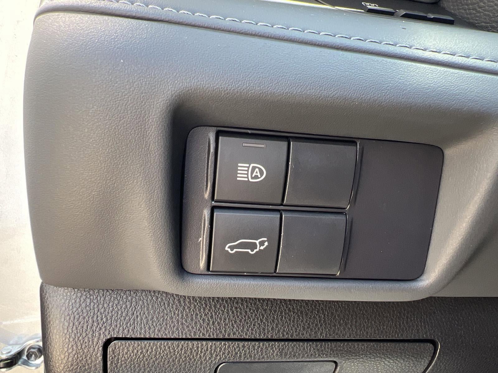 Used 2022 Toyota Highlander XLE AWD/4WD image 19