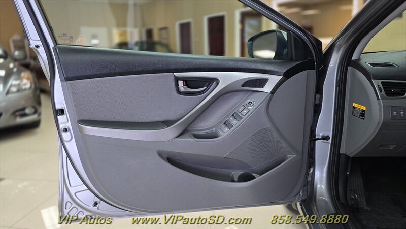 Used 2013 Hyundai Elantra Limited w/ Technology Pkg FWD image 11