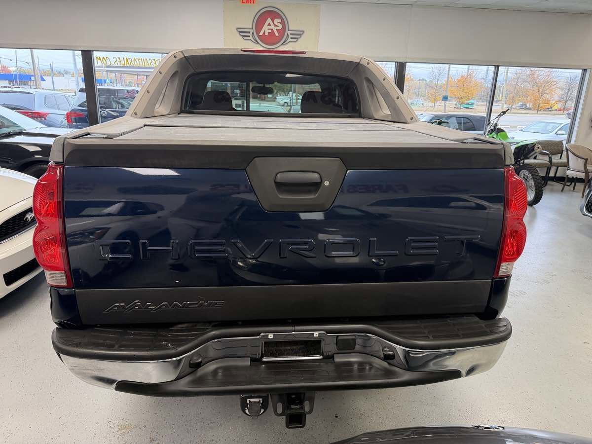 Used 2005 Chevrolet Avalanche Z71 w/ Preferred Equipment Group image 10