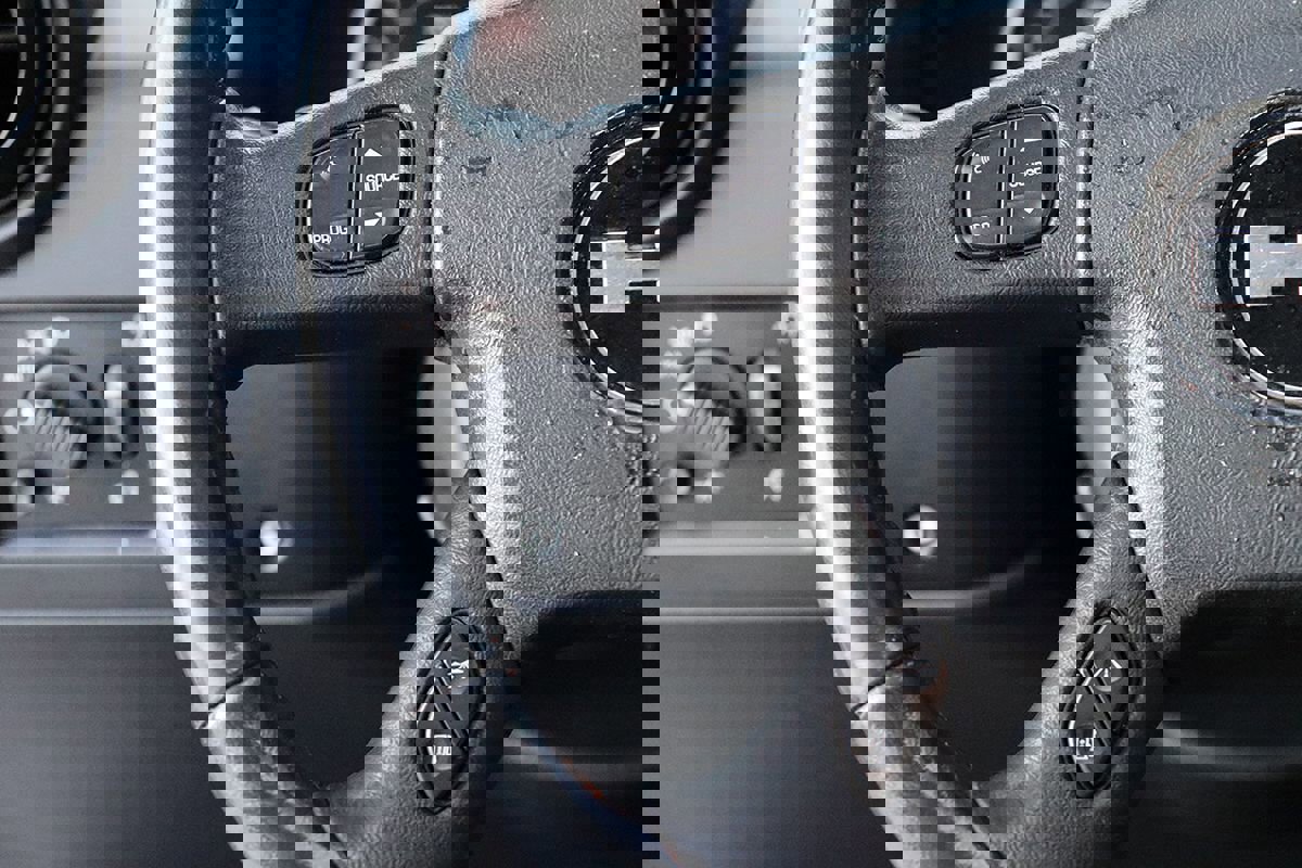 Used 2005 HUMMER H2 SUT w/ Preferred Equipment Group image 18