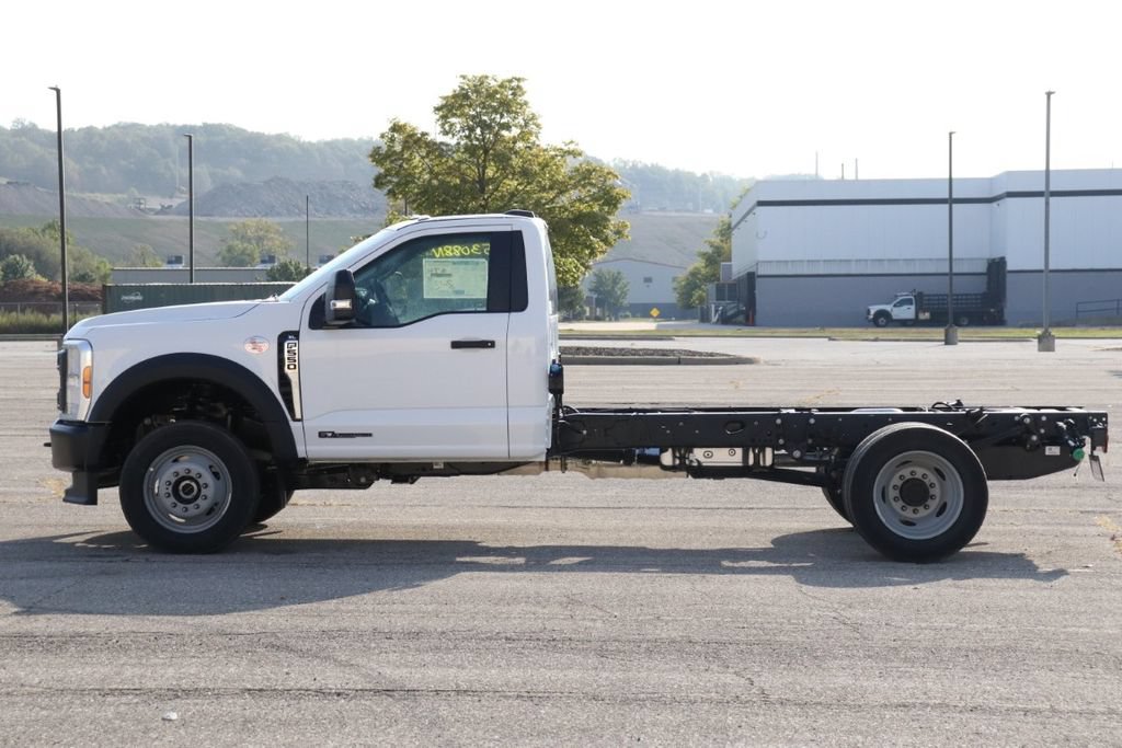 New 2025 Ford F550 4x4 Regular Cab Super Duty image 5