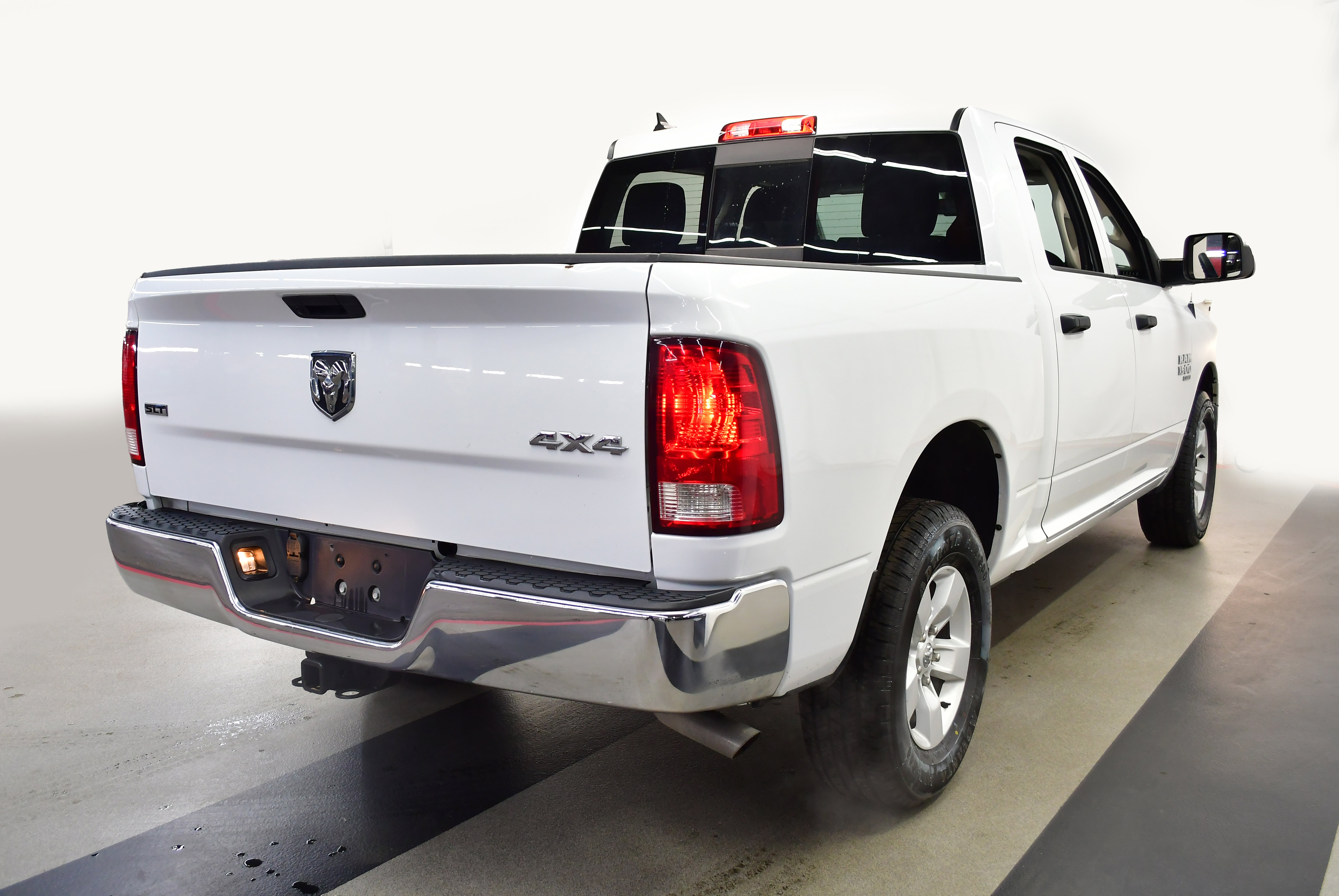 Used 2023 RAM 1500 Classic SLT w/ Trailer & Traction Group AWD/4WD image 6