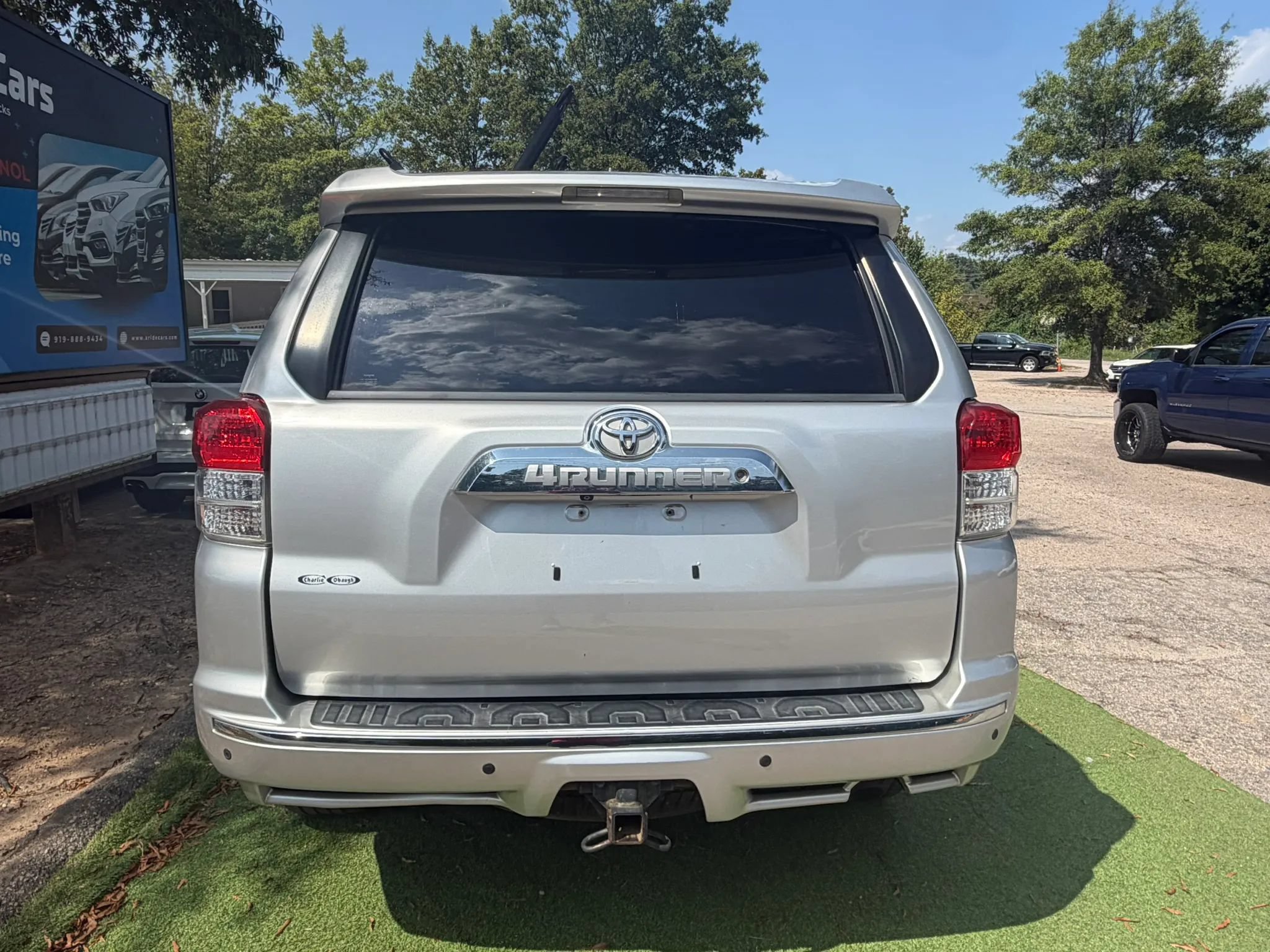 Used 2010 Toyota 4Runner SR5 AWD/4WD image 5