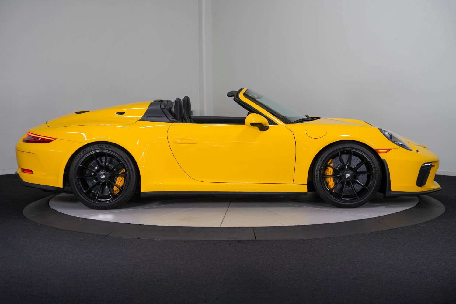 Used 2019 Porsche 911 Speedster RWD image 11