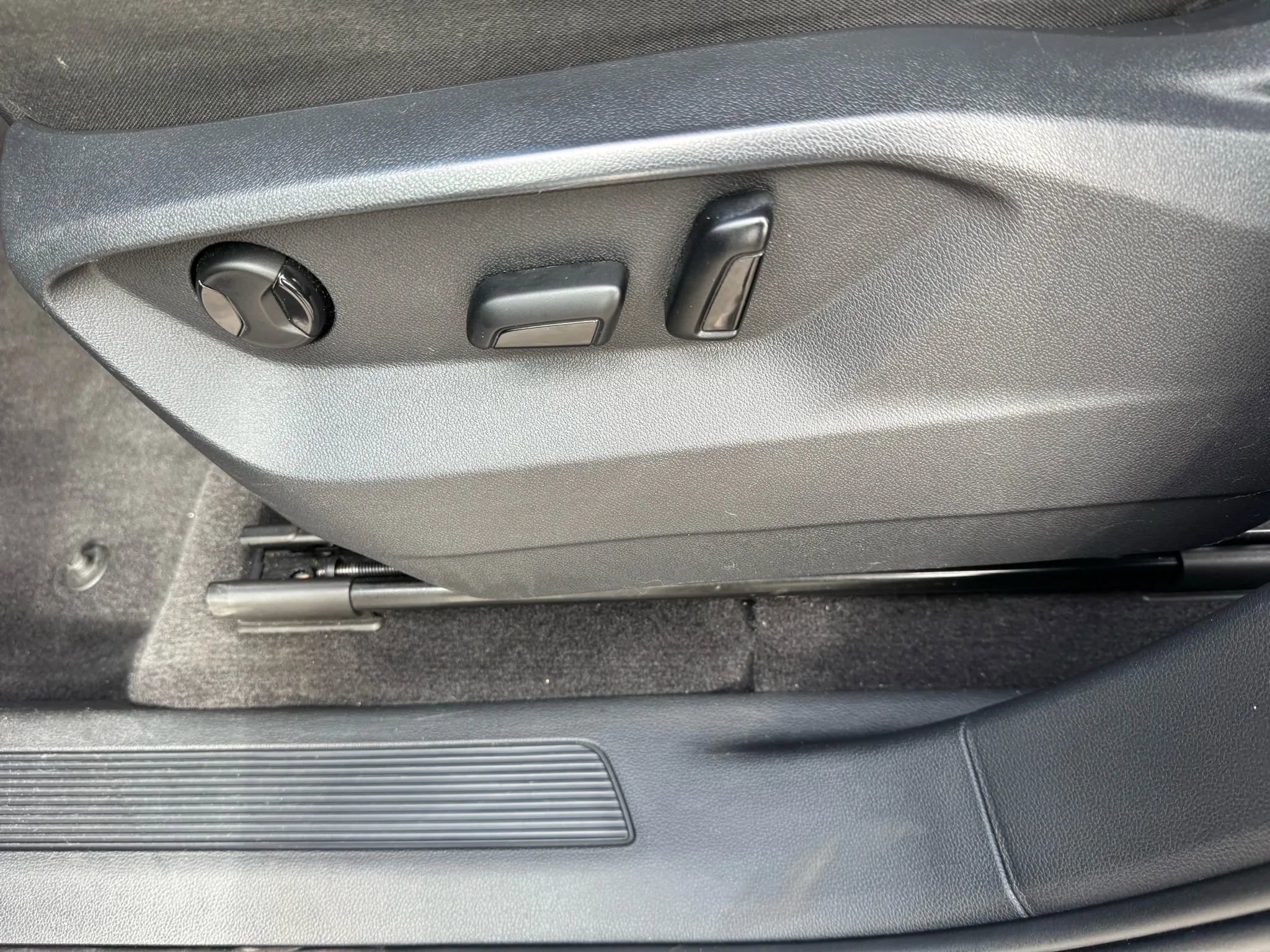 Used 2018 Volkswagen Atlas SE image 26