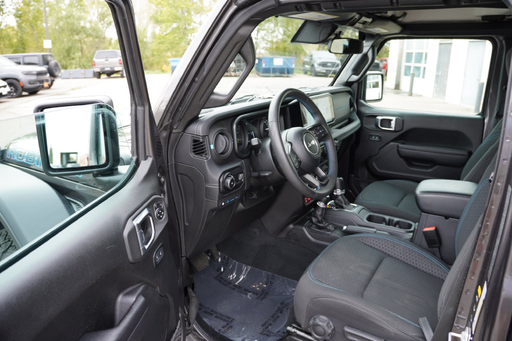 Used 2024 Jeep Wrangler Unlimited Rubicon 4xe AWD/4WD image 15