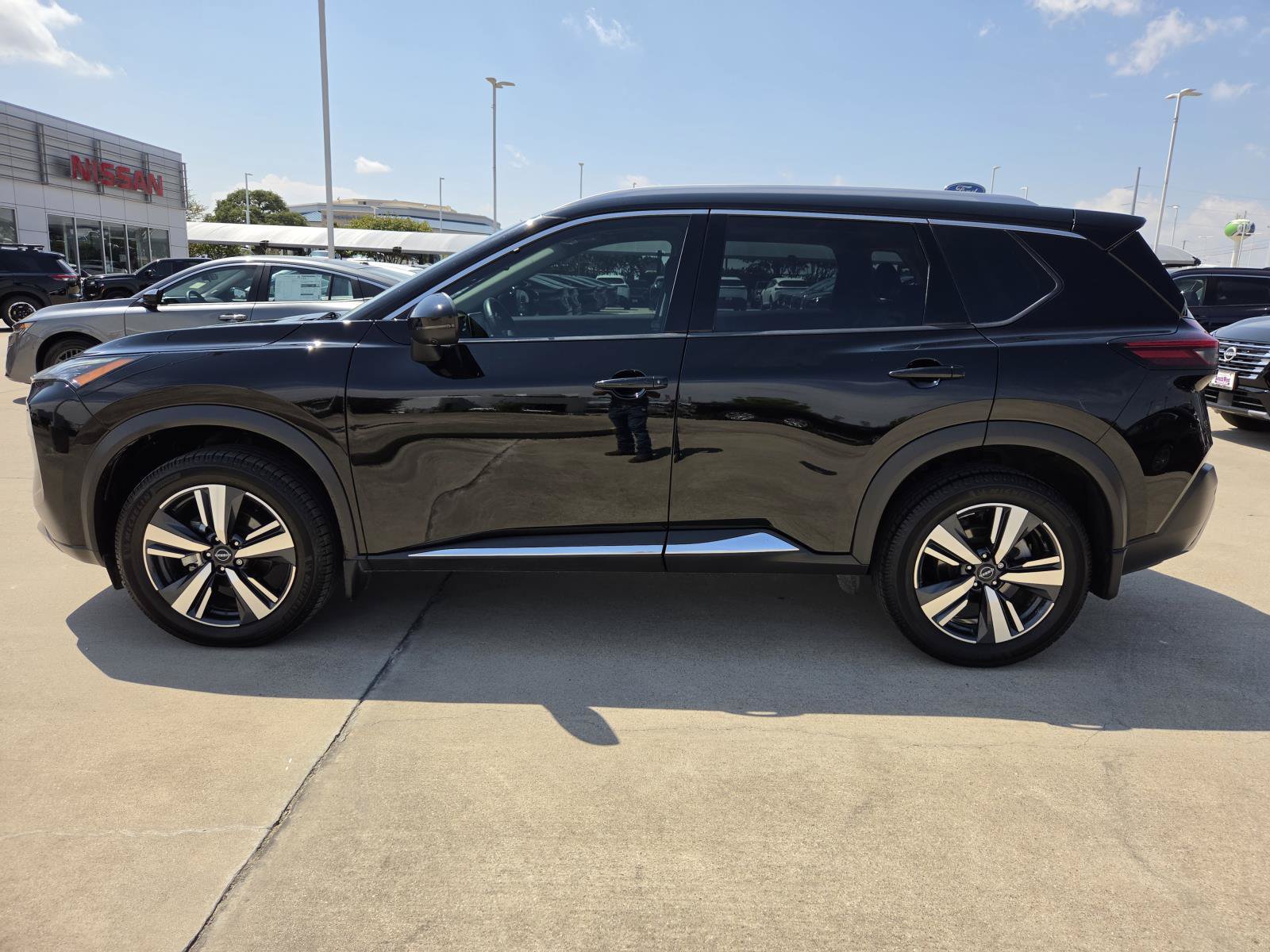 Used 2023 Nissan Rogue SL FWD image 8