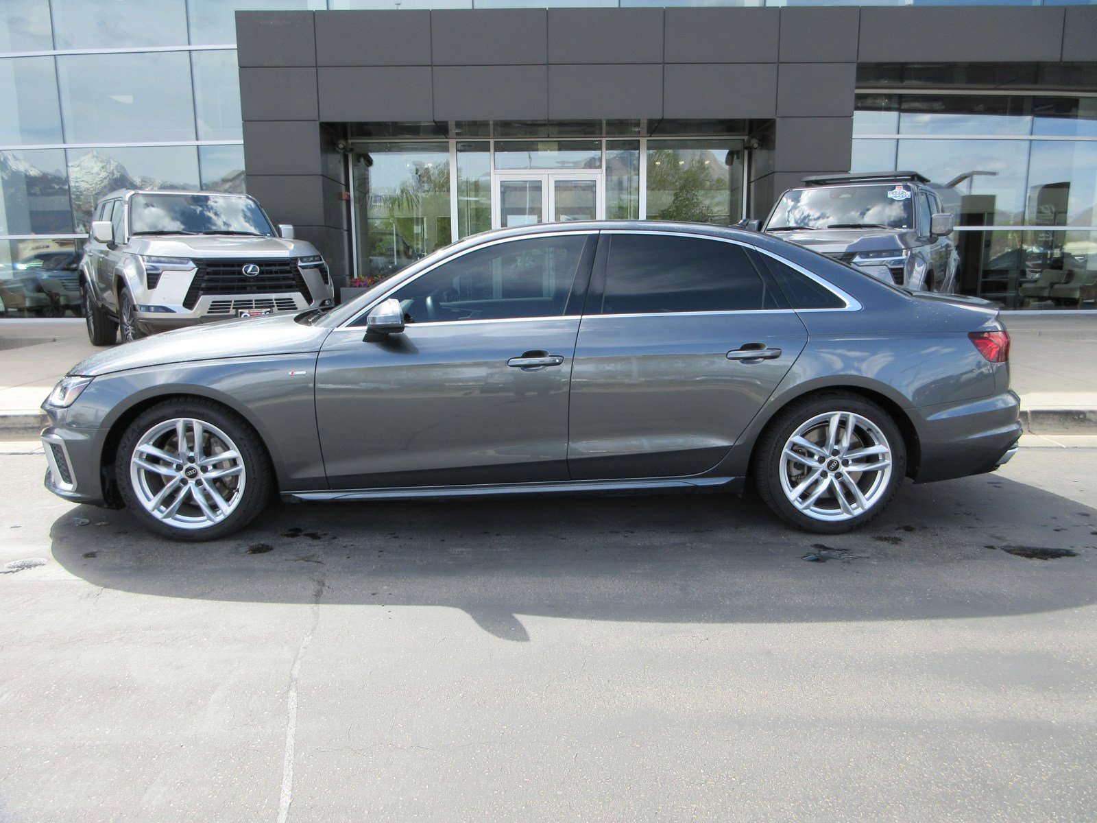 Used 2023 Audi A4 2.0T Premium image 3