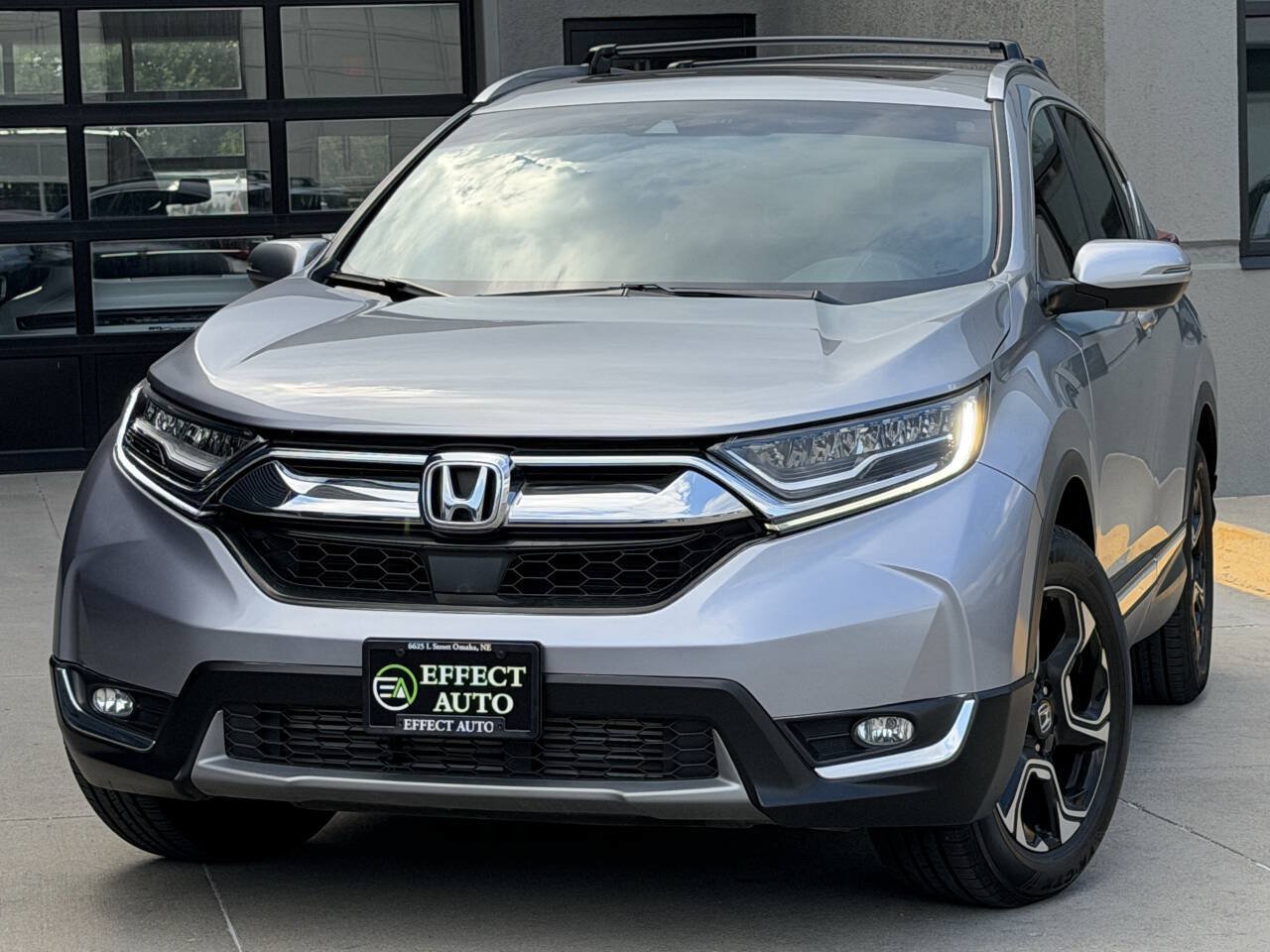 Used 2019 Honda CR-V Touring image 2