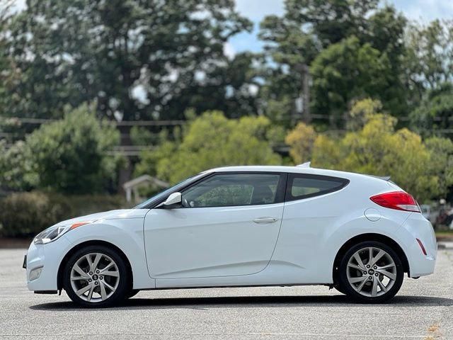 Used 2017 Hyundai Veloster FWD image 8