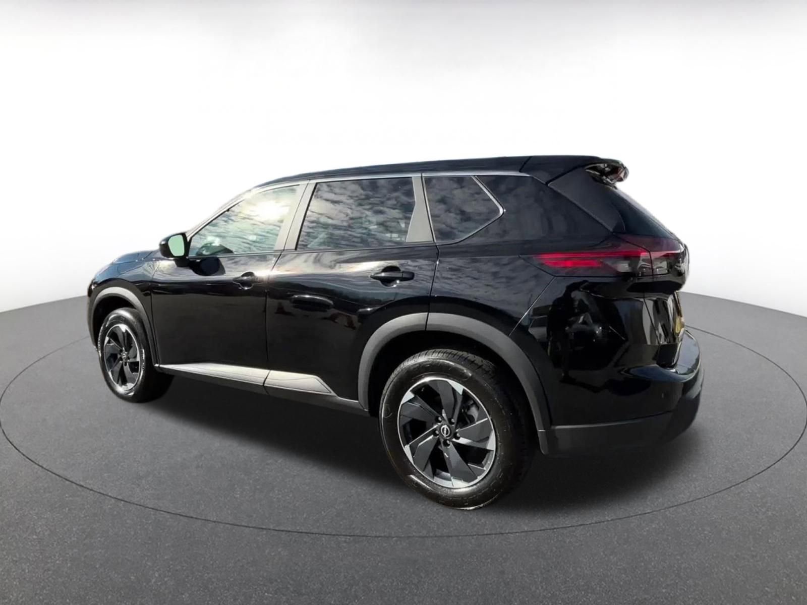 Used 2025 Nissan Rogue SV image 10