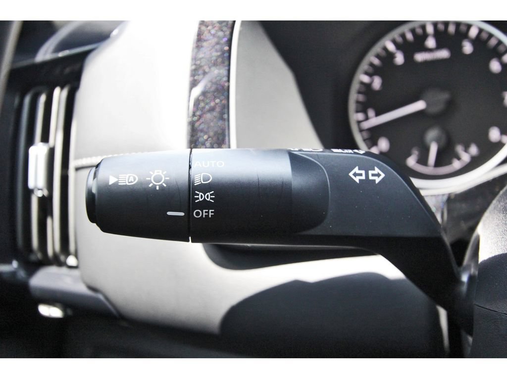 Used 2025 Nissan Pathfinder SV FWD image 16
