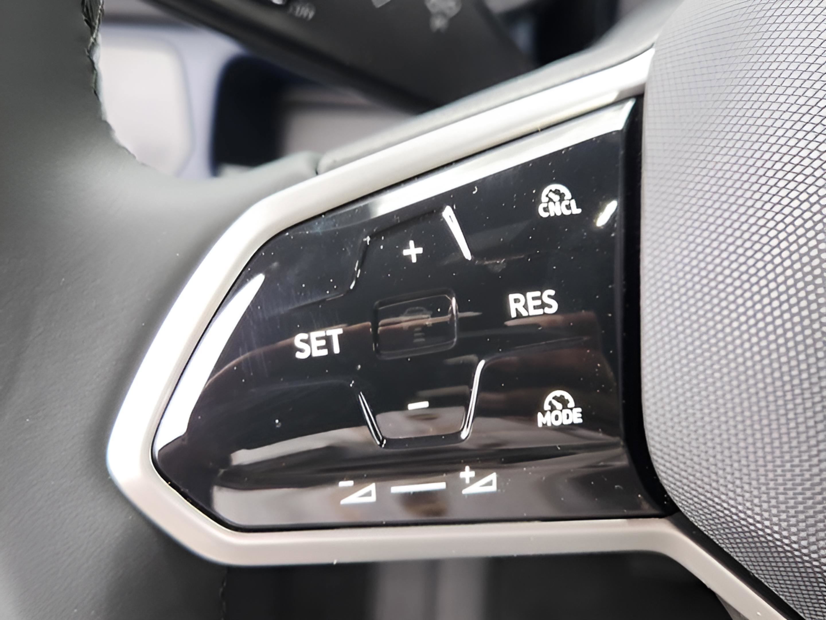 New 2025 Volkswagen ID. Buzz Pro S image 16