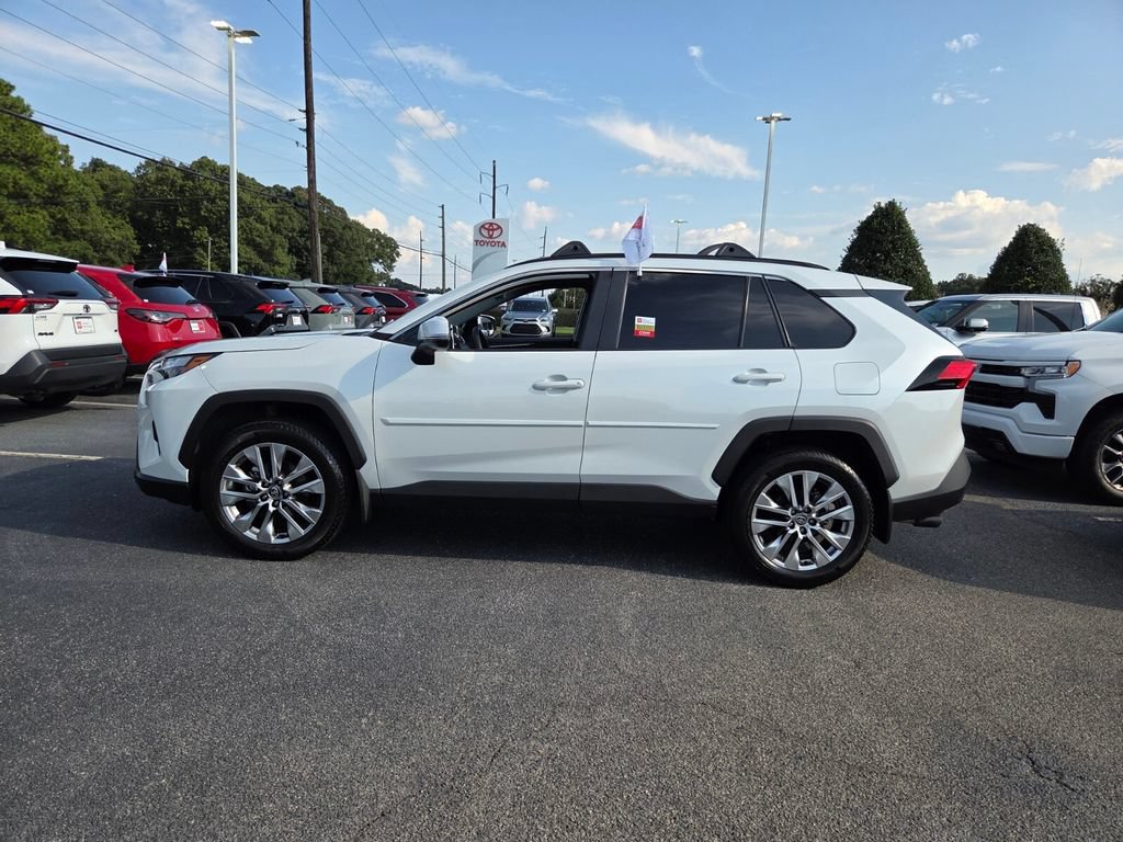 Used 2025 Toyota RAV4 XLE Premium FWD image 4