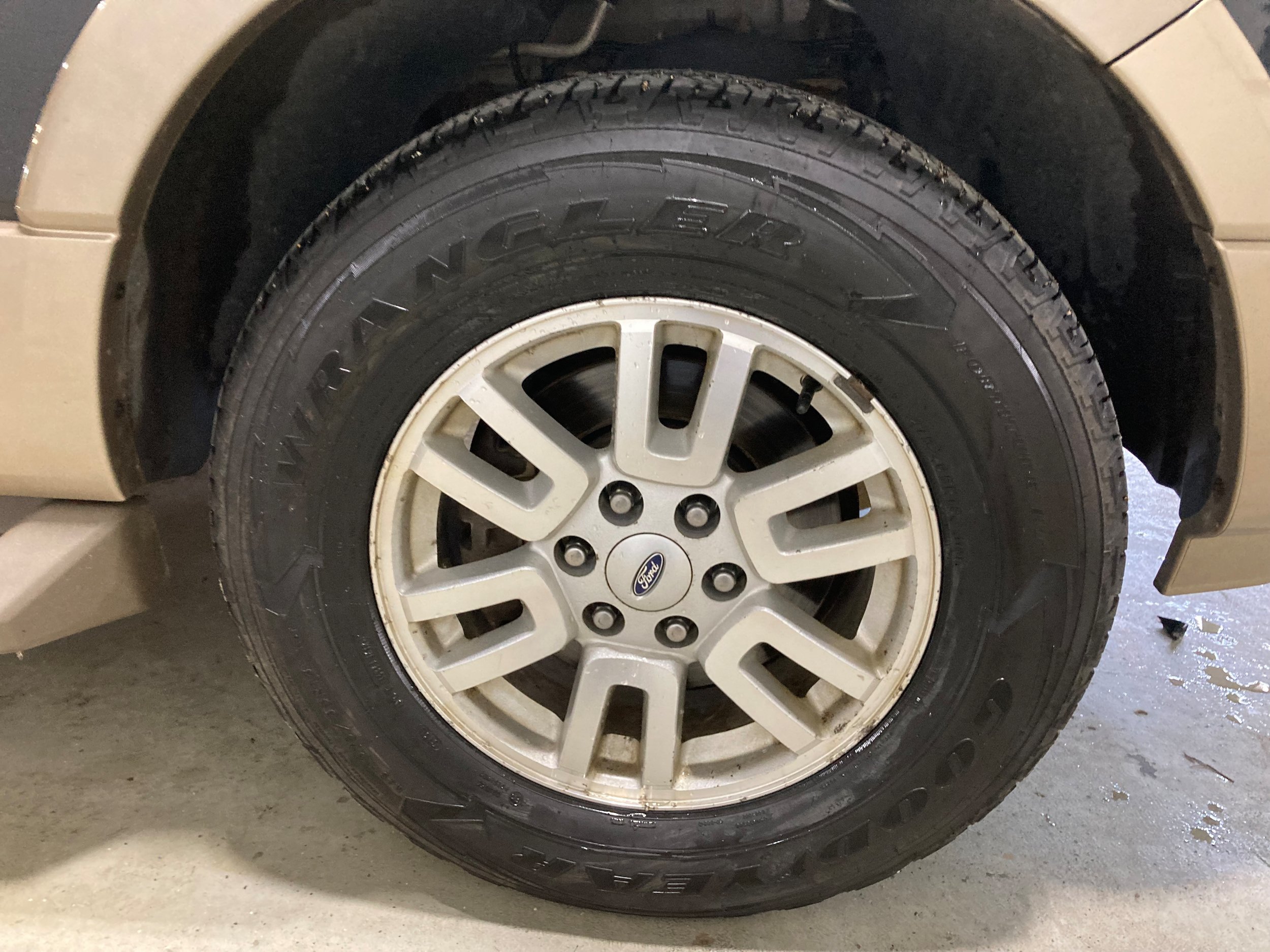 Used 2014 Ford Expedition EL XLT w/ Equipment Group 202A AWD/4WD image 15
