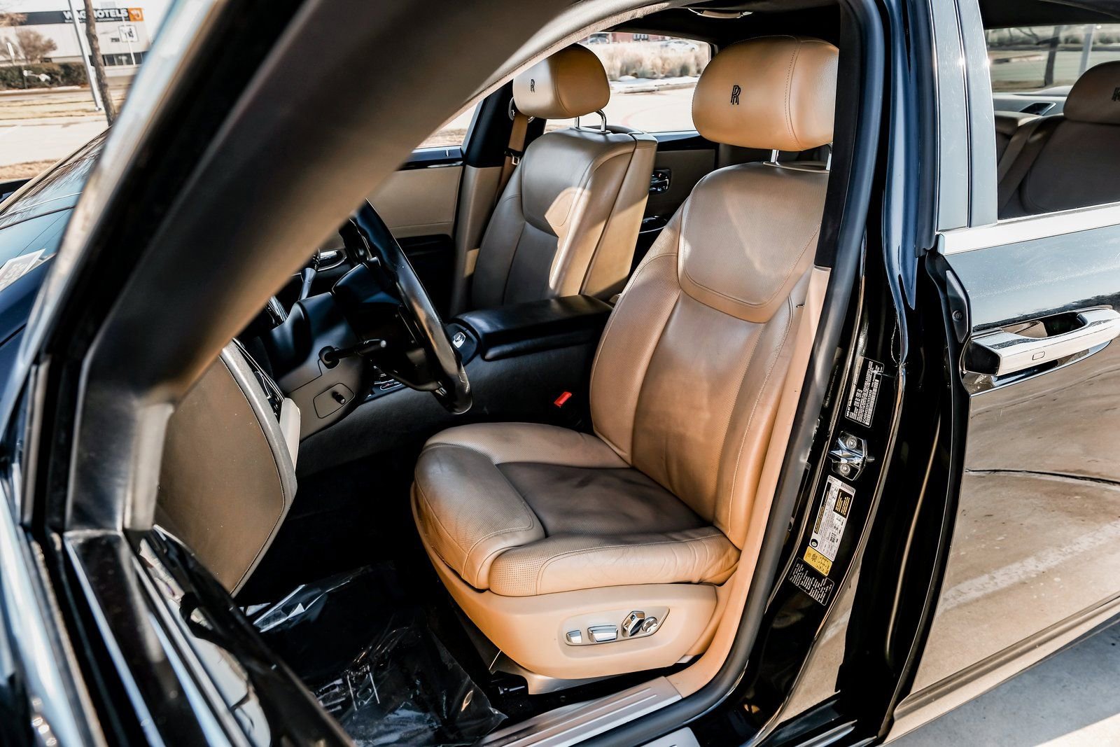 Used 2015 Rolls-Royce Ghost image 37