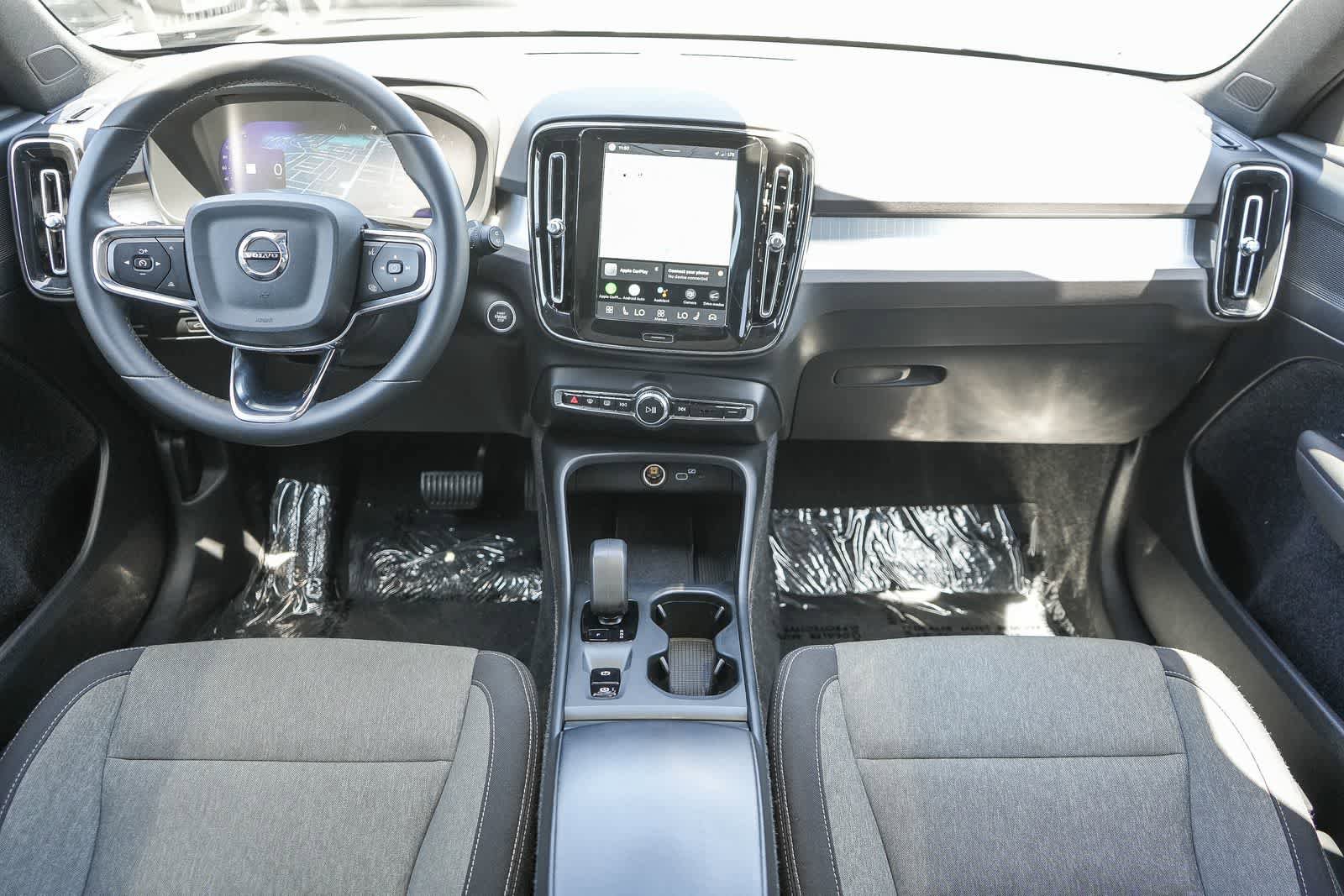 Used 2024 Volvo XC40 B5 Core AWD/4WD image 12