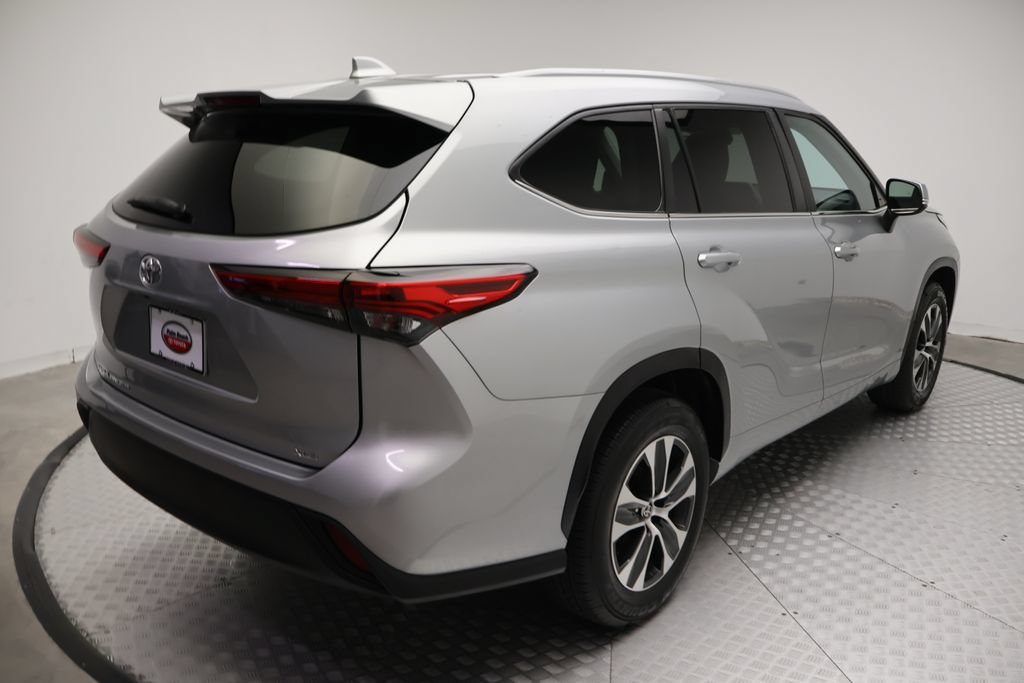 Used 2023 Toyota Highlander XLE FWD image 8