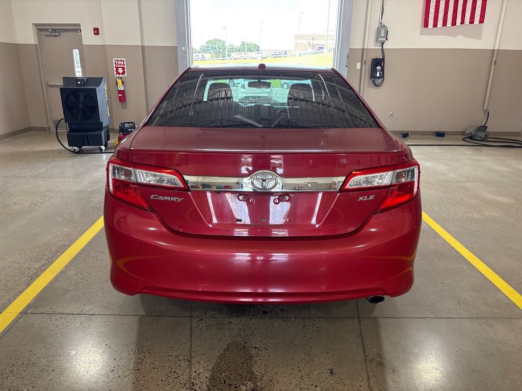 Used 2013 Toyota Camry XLE w/ Leather Pkg FWD image 11