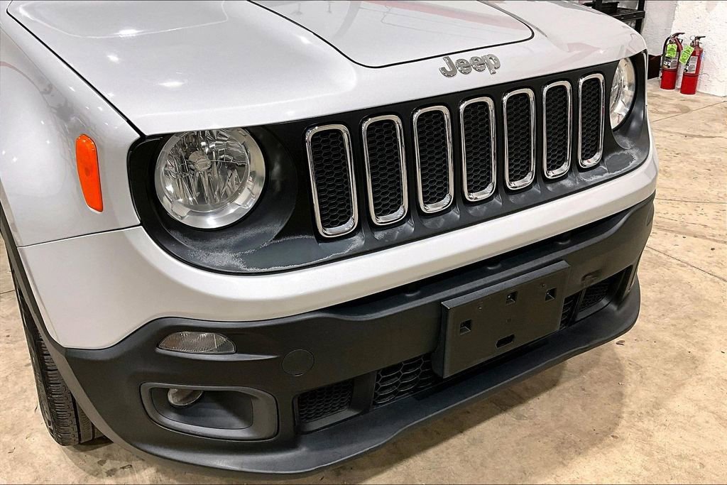 Used 2016 Jeep Renegade Latitude AWD/4WD image 26
