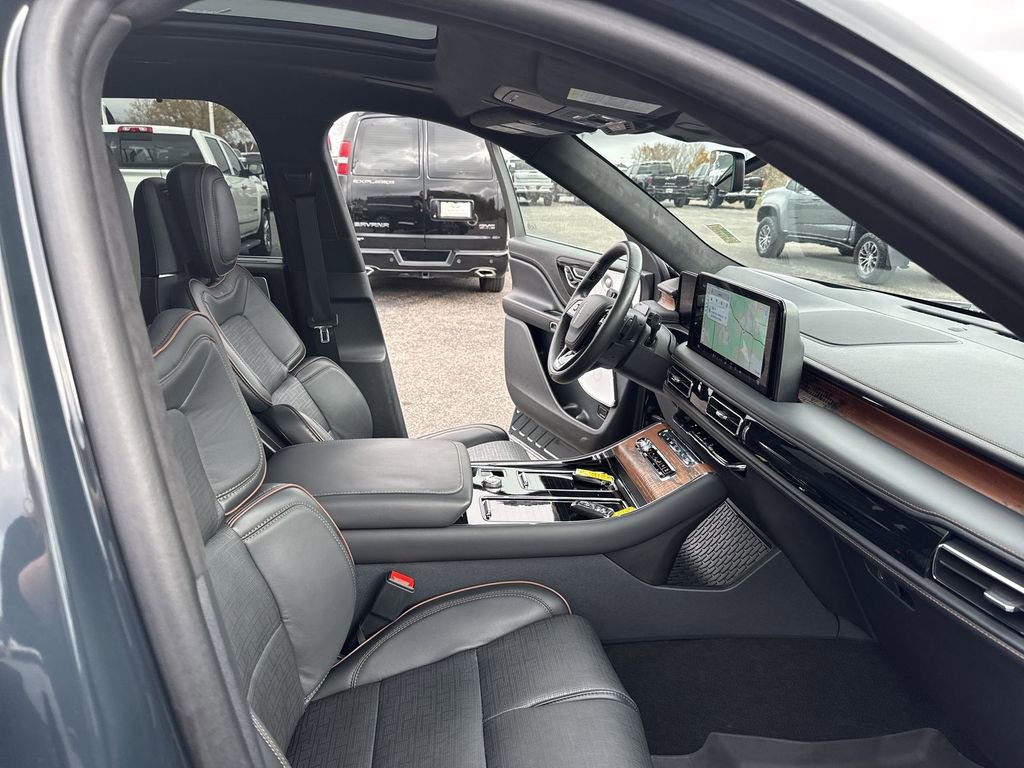 Used 2025 Lincoln Aviator Black Label image 35