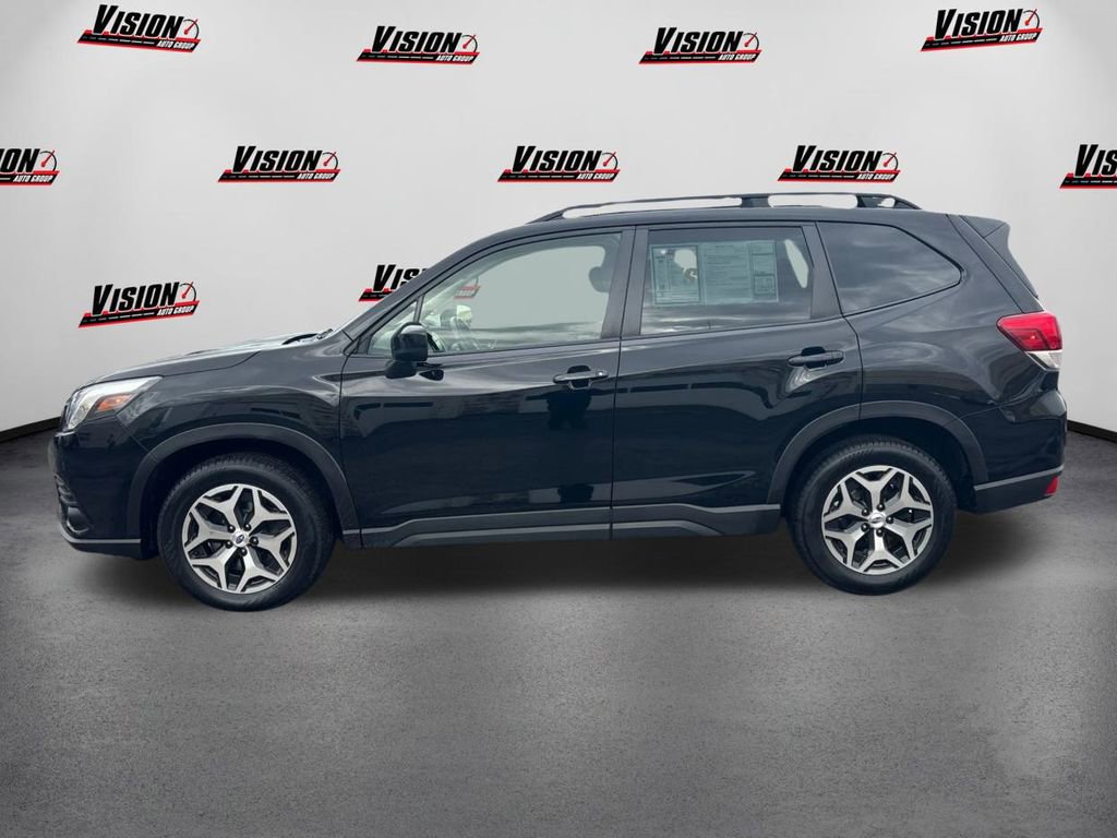 Used 2023 Subaru Forester Premium image 8