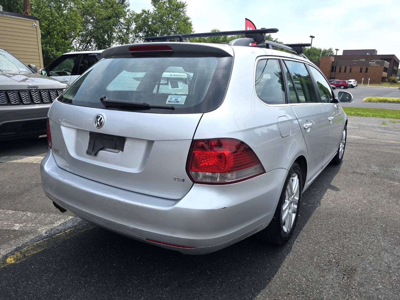 Used 2011 Volkswagen Jetta TDI FWD image 3