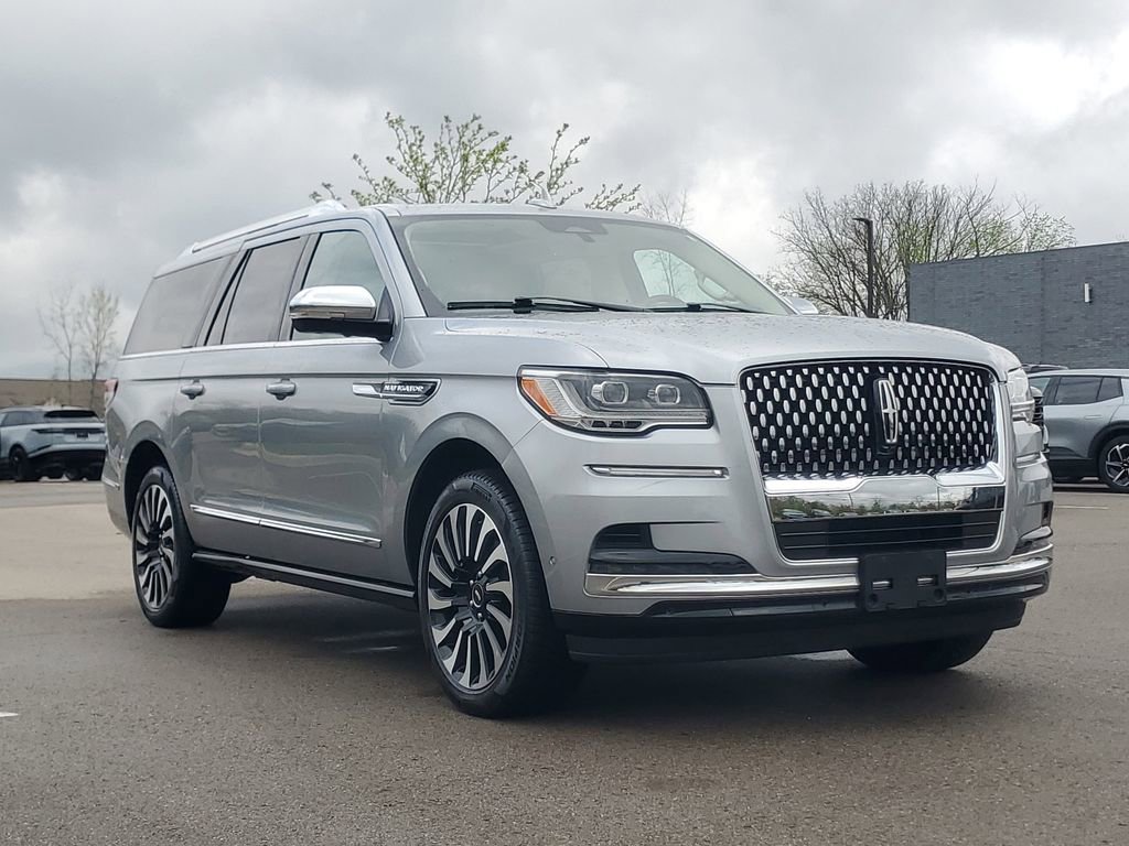Used 2022 Lincoln Navigator L Black Label AWD/4WD image 2