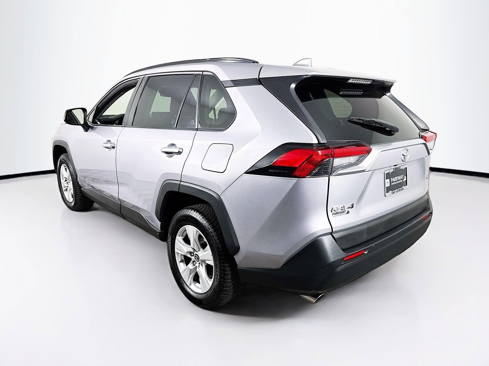 Used 2019 Toyota RAV4 XLE w/ Convenience Package AWD/4WD image 5