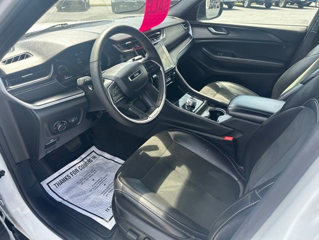 Used 2025 Jeep Grand Cherokee Altitude AWD/4WD image 9
