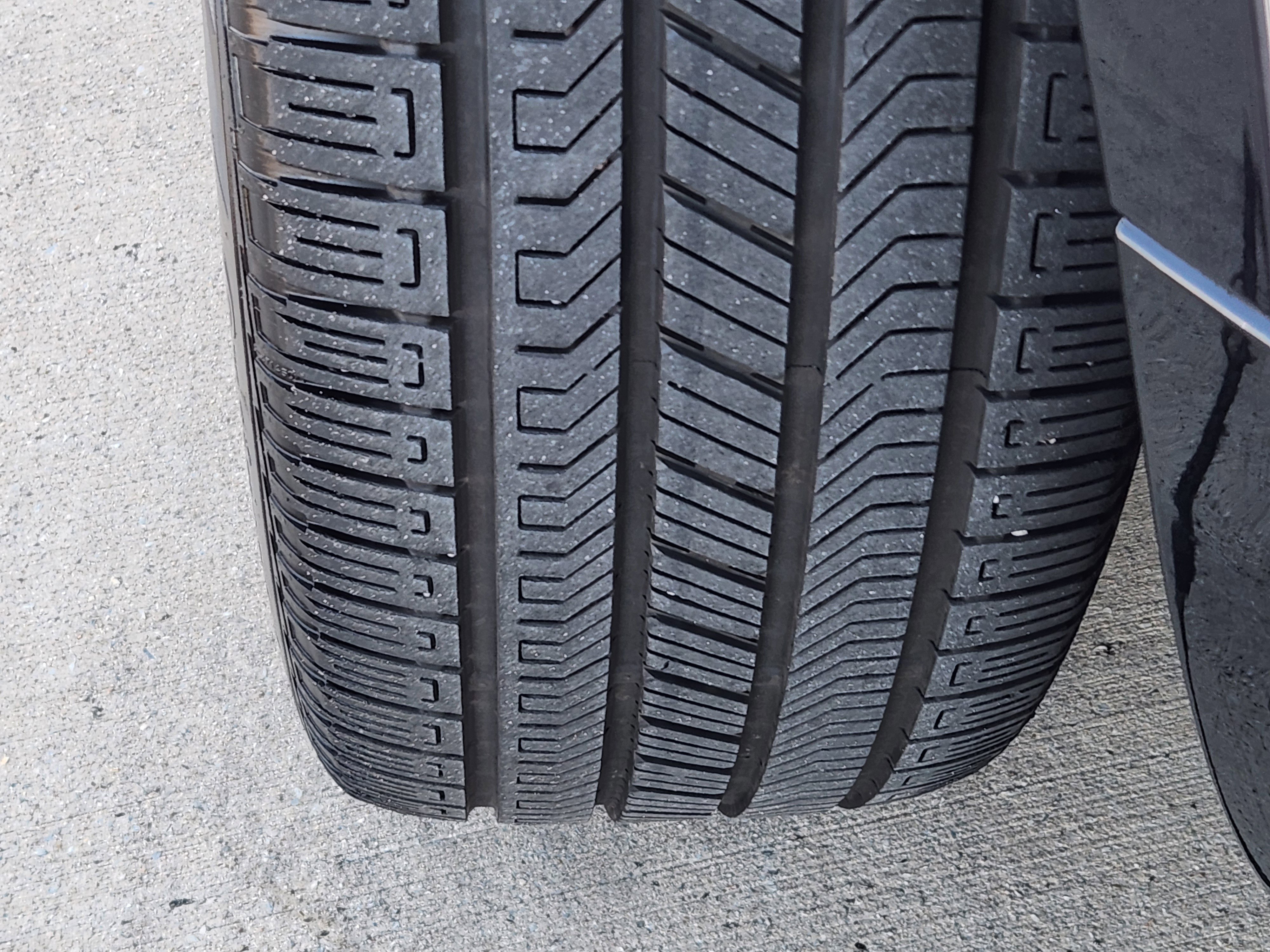 Certified 2025 Land Rover Defender 110 V8 image 12