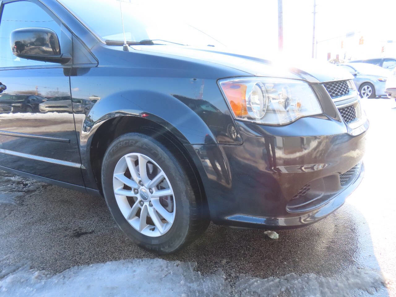 Used 2016 Dodge Grand Caravan SXT image 19