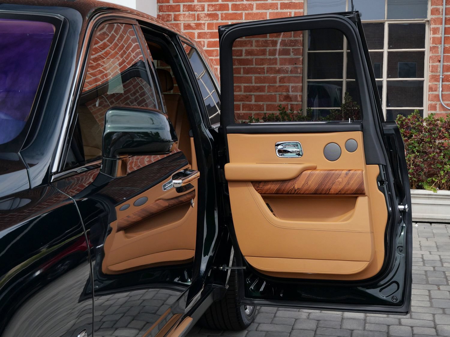 Used 2019 Rolls-Royce Cullinan AWD/4WD image 25