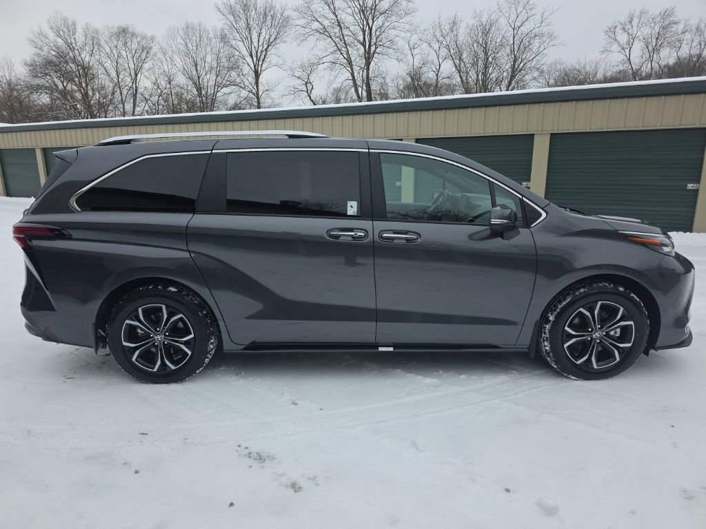 Certified 2025 Toyota Sienna Platinum image 7
