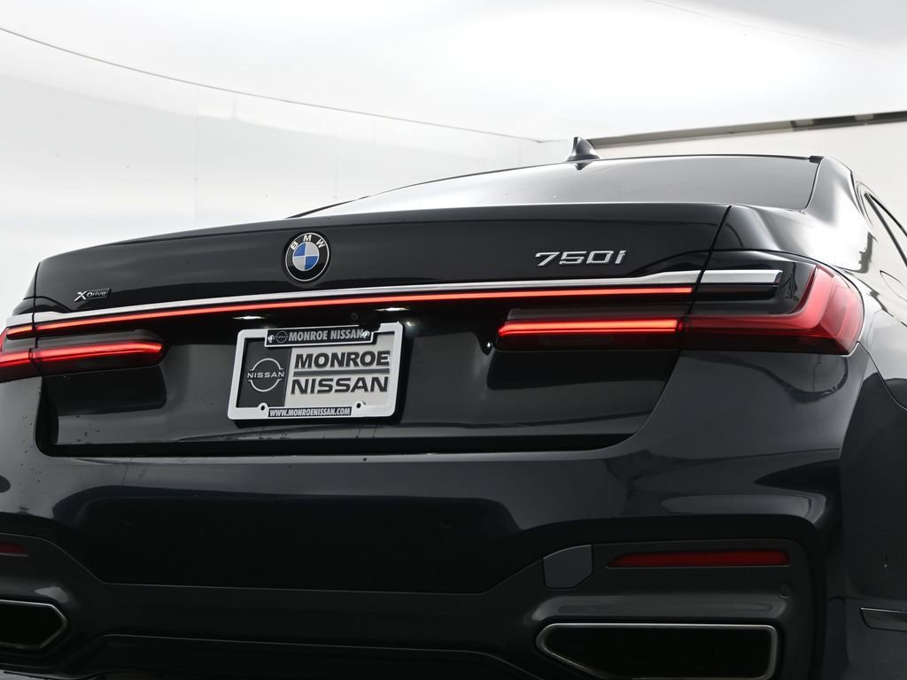 Used 2021 BMW 750i xDrive w/ Executive Package AWD/4WD image 13