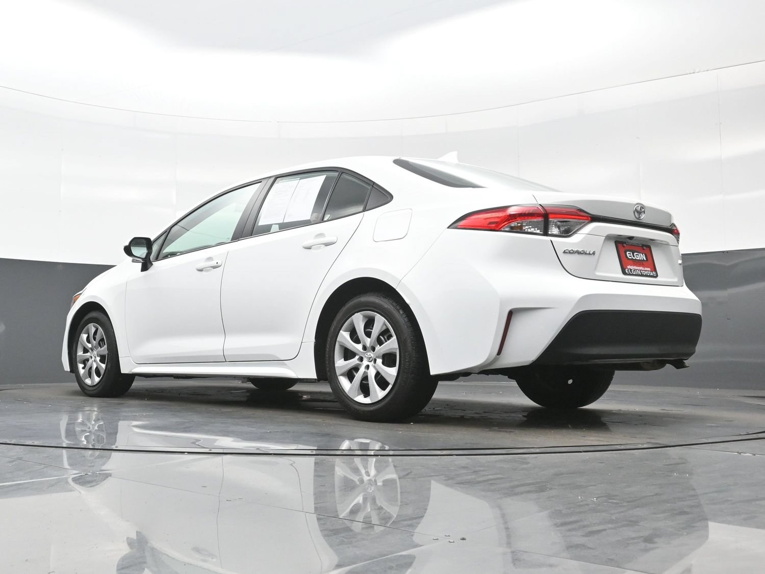 Used 2025 Toyota Corolla LE FWD image 28
