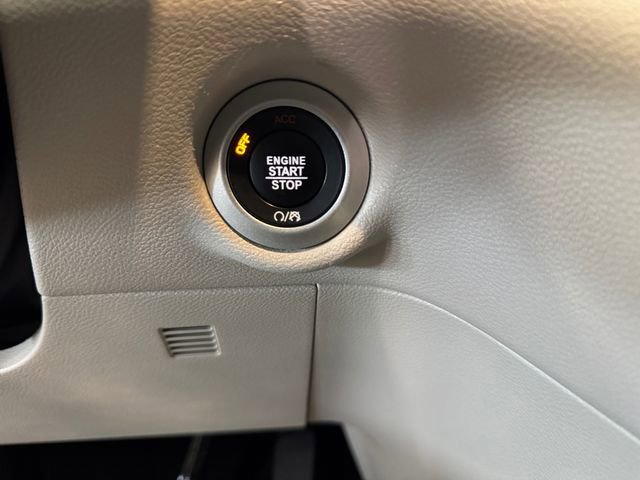 Used 2024 Chrysler Pacifica Touring-L image 21